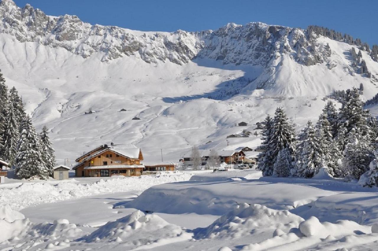 Hotel Les Roches 1500 à Mieussy Extérieur photo