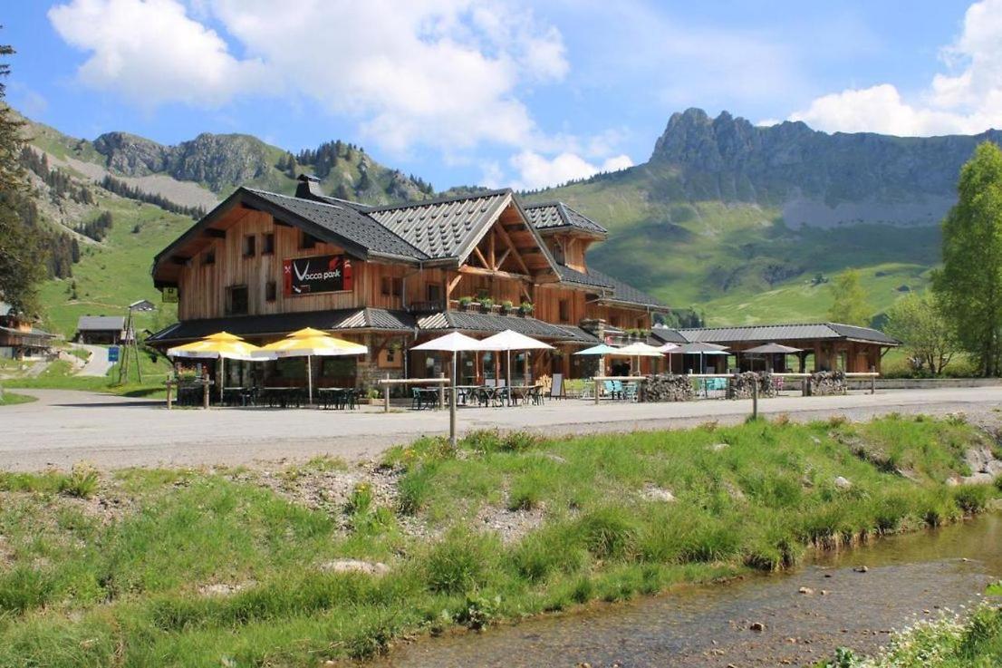 Hotel Les Roches 1500 à Mieussy Extérieur photo