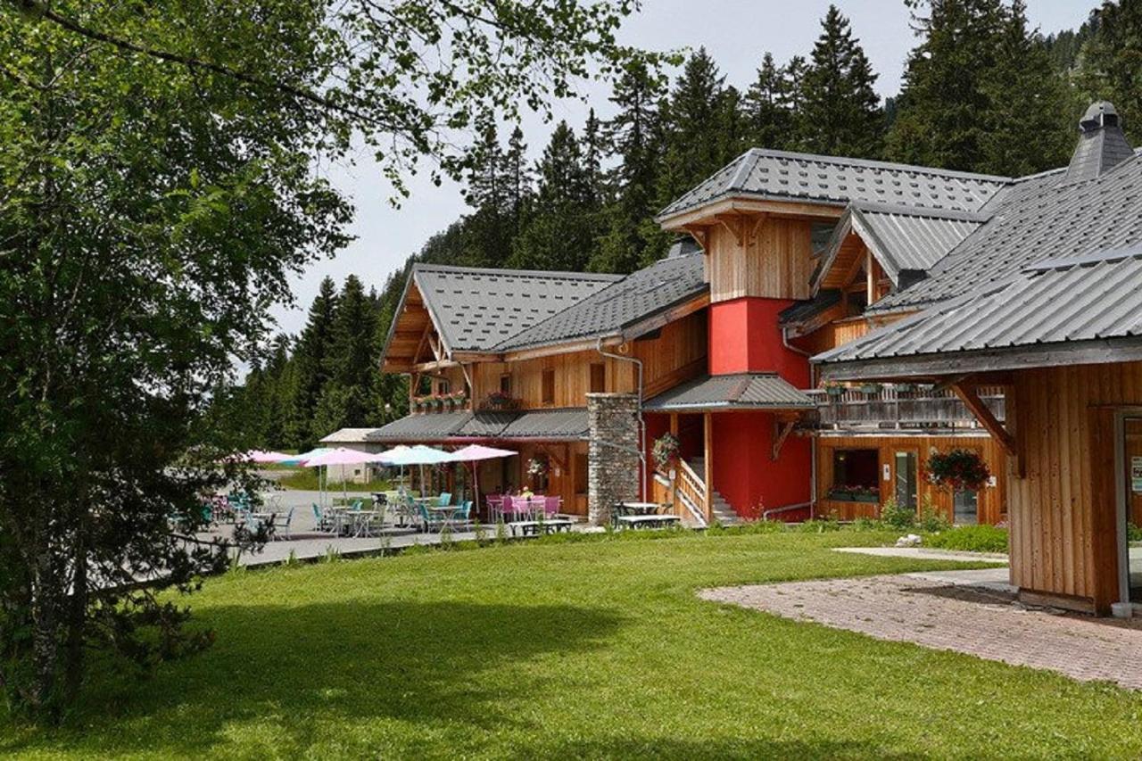 Hotel Les Roches 1500 à Mieussy Extérieur photo